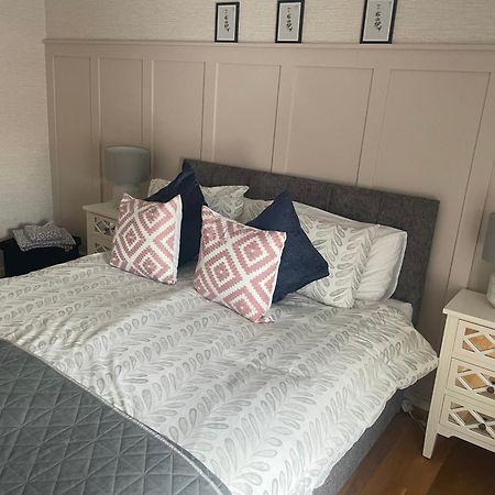 Large Townhouse With Gardens Lejlighed Kingscourt Eksteriør billede
