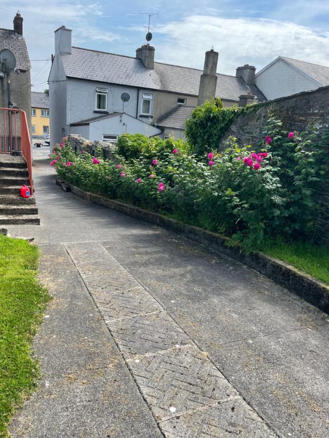 Large Townhouse With Gardens Lejlighed Kingscourt Eksteriør billede