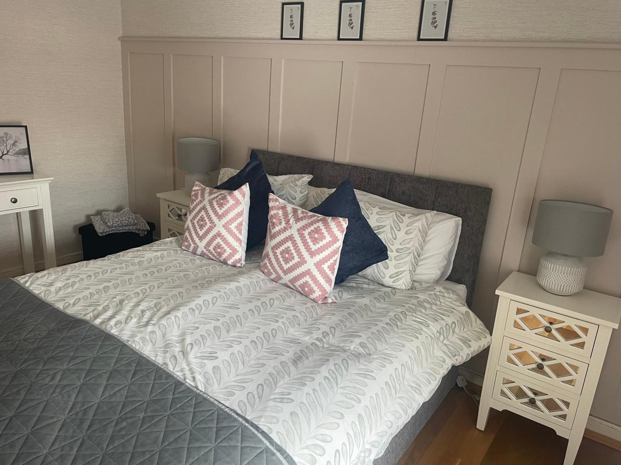 Large Townhouse With Gardens Lejlighed Kingscourt Eksteriør billede